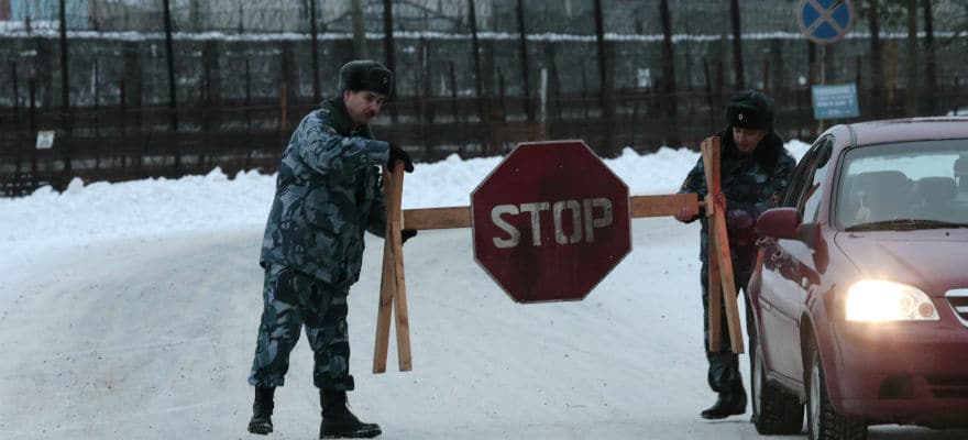 stop-sign-russia-border.jpg