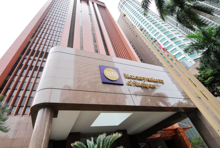 Singapore Allows Crypto Companies to Operate Without a License for 6 Months Singapore Allows Crypto Companies to Operate Without a License for 6 Months